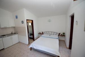 Apartment in Duce with sea view, balcony, air conditioning, Wi-Fi (132-3) 