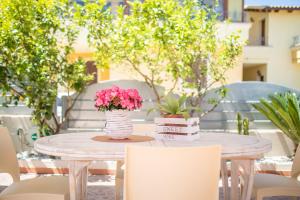 SUNSET BAY POOL VILLA SARDINIA with private heated pool, jacuzzi, counter-current swimming