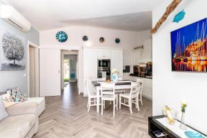 SUNSET BAY POOL VILLA SARDINIA with private heated pool, jacuzzi, counter-current swimming