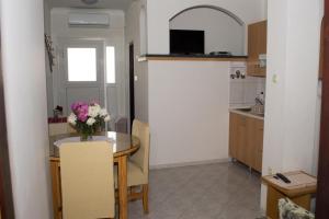 Apartment in Vodice with balcony, air conditioning, WiFi, washing machine (4266-2)