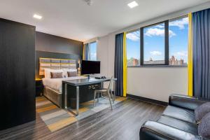 Grande Studio room in Roomzzz Chester City