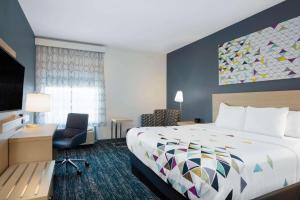 King Room - Non-Smoking room in La Quinta Inn & Suites by Wyndham Manassas Historic District