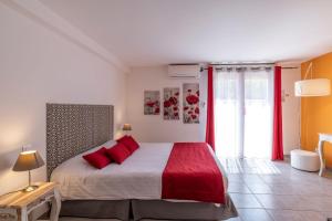 Hotels Les Bastides Saint Paul : photos des chambres