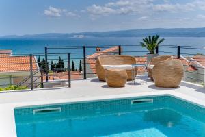 Seaview villa Mila with 4 en-suite bedrooms, private pool, Finnish sauna, Treadmill, sandy beach 250m
