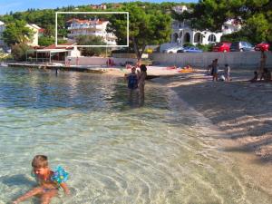 Apartment in Trogir with sea view, balcony, air conditioning, Wi-Fi (4786-2)