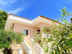 Nissaki Sunlight - Home Above the beach