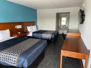 Budget Double Room room in COMMERCE INN Near SK Battery Plant