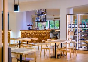Double or Twin Room with Extra Bed (3 Adults) room in Evora Hotel