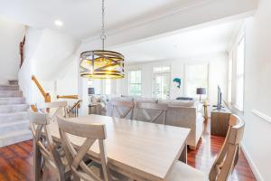 Sunset Island - 11 Island Edge