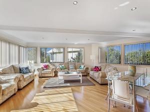 Karinya at Little Beach Upstairs