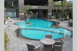 Luxury and Comfort 2 BR Apartment Lavenue Pancoran by Sang Living
