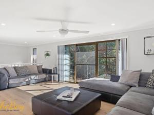 Amaroo Cres No 20 Fingal Bay Holiday Home