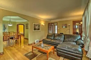 Cozy Duplex Half Mi to Magic Bag and Woodward Ave! - Hazel Park