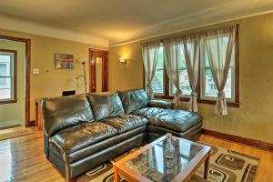 Cozy Duplex Half Mi to Magic Bag and Woodward Ave!