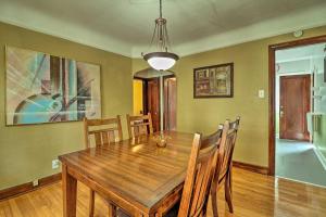 Cozy Duplex Half Mi to Magic Bag and Woodward Ave!