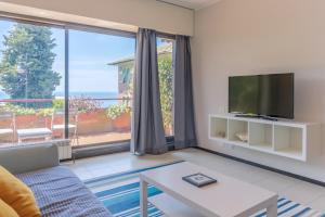 HAPPY HOLIDAY Spazio aperto con vista mare