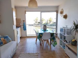 bord de Mer et pieds dans leau