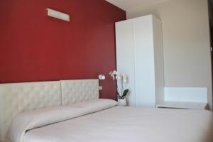 Standard Double Room with Balcony and Lake View
