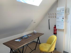 Appartements SUPERLOGIS - Sous Les Toits - T2 - BLOIS-HYPERCENTRE 1 chambre 4 personnes : photos des chambres