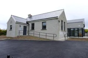 Whiddy School House Accommodation - Derreenacarrin