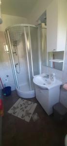 Apartments and rooms Sanja