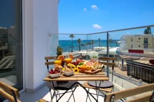 Phaedrus Living: Seaside Luxury Flat Lighthouse 74