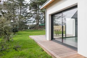 Maisons de vacances Une belle maison ouverte sur le jardin, pres de la mer : photos des chambres