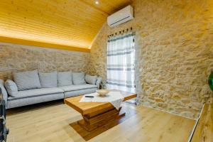 Patakun holiday home for 5, with heated pool