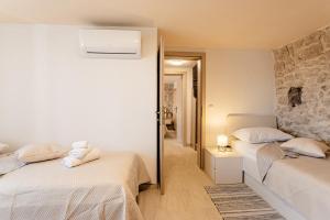 Patakun holiday home for 5, with heated pool