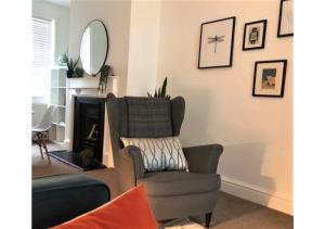 Perfectly Located 4 Storey Townhouse With 2 Parking Spaces In Central Harrogate