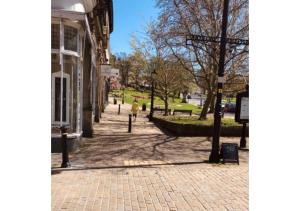 Perfectly Located 4 Storey Townhouse With 2 Parking Spaces In Central Harrogate