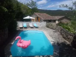 Maison de charme 3 étoiles dans les Cévennes avec terrasse et piscine privée - Cambo Maison de charme 3 étoiles dans les Cévennes avec terrasse et piscine privée - Cambo