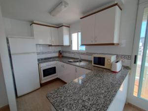 PRECIOSO ÁTICO CON AIRE ACONDICIONADO y PISCINA