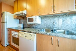 HomeHolidaysRentals Adara