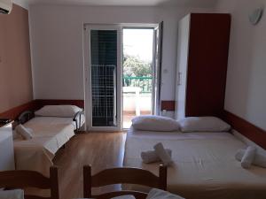 Vila Maslina Apartments mit Pool und Garten nahe am Strand