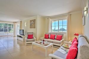 Villa Beirais by Villa Plus