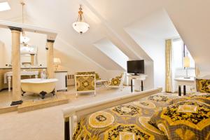 Deluxe Double or Twin Room with Lake View room in Hotel Seeburg