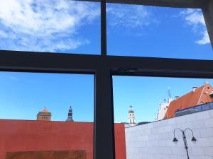 City Inn Riga Apartment, Town Hall view with parking