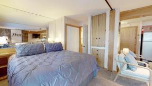 Laurelwood Condominiums 201