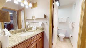 Laurelwood Condominiums 201