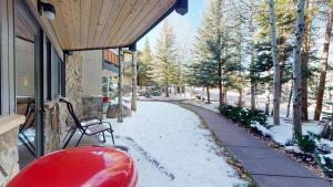 Laurelwood Condominiums 201