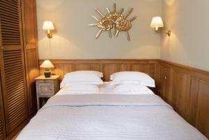 Double Room with Terrace room in La Maison De Lucie