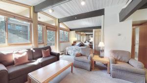 Laurelwood Condominiums 414