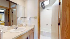 Laurelwood Condominiums 414