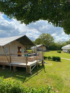 Tentes de luxe Glamping Place de la Famille : photos des chambres
