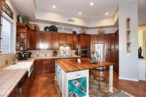 Mountain Majesty Escape with Pool in Queen Creek!