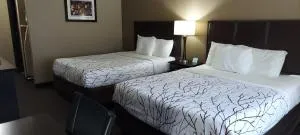 Parkwood Inn & Suites - Council Grove