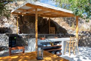 My Old Stone House in a 2 000 sqm private garden with Fab Glamping Tent