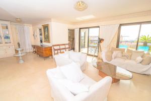 Cannes Stunning sea and old town view for our full comfort 3 BR with balcony by Olam Properties