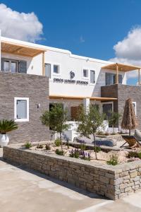 Drios Luxury Studios Paros Greece